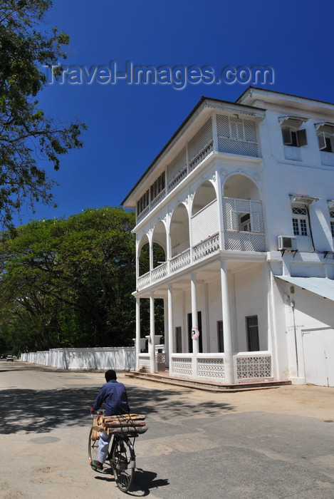 zanzibar165: Stone Town, Zanzibar, Tanzania: elegant colonial architecture on Kaunda road, the old Residency road - Vuga area - photo by M.Torres - (c) Travel-Images.com - Stock Photography agency - Image Bank