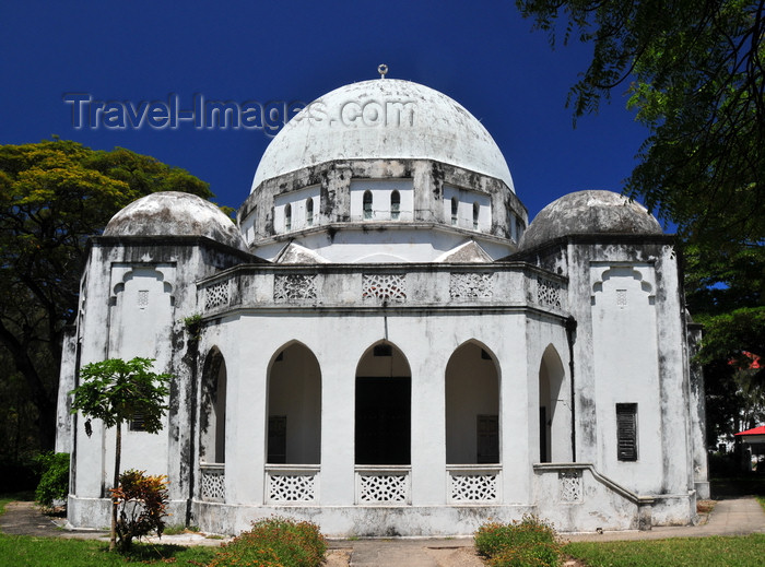 zanzibar169: Stone Town, Zanzibar, Tanzania: Peace Memorial Museum - Beit Al-Amani - Benjamin Mkapa road, Mnazi Mmoja Gardens - photo by M.Torres - (c) Travel-Images.com - Stock Photography agency - Image Bank