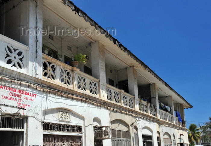 zanzibar173: Stone Town, Zanzibar, Tanzania: shops and dwellings - Mkunazini area - photo by M.Torres - (c) Travel-Images.com - Stock Photography agency - Image Bank