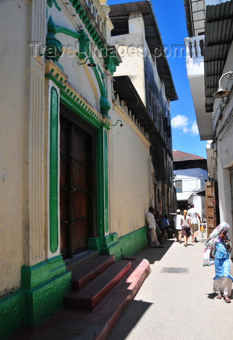 zanzibar177: Stone Town, Zanzibar, Tanzania: grand door in a narrow alley - Mkunazini area - photo by M.Torres - (c) Travel-Images.com - Stock Photography agency - Image Bank