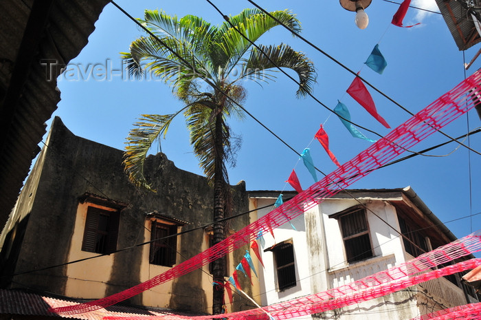 zanzibar180: Stone Town, Zanzibar, Tanzania: sky above a small square - Soko Muhogo area - photo by M.Torres - (c) Travel-Images.com - Stock Photography agency - Image Bank