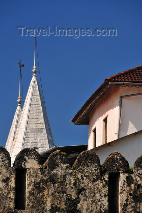 zanzibar23: Stone Town, Zanzibar, Tanzania: Old fort ramparts and the spires of St. Joseph's cathedral - Omani fort - Ngome Kongwe - photo by M.Torres - (c) Travel-Images.com - Stock Photography agency - Image Bank