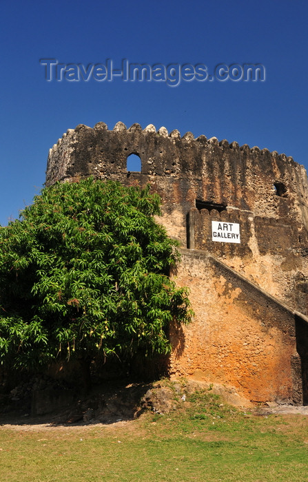 zanzibar24: Stone Town, Zanzibar, Tanzania: Old fort - tower and stairs - Arab-Portuguese fort - Ngome Kongwe - photo by M.Torres - (c) Travel-Images.com - Stock Photography agency - Image Bank
