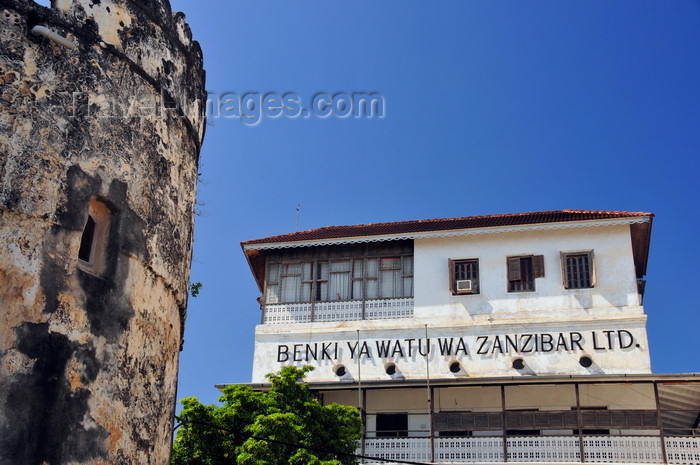 zanzibar25: Stone Town, Zanzibar, Tanzania: Old fort and People's Bank Of Zanzibar - Benki Ya Watu Wa Zanzibar - photo by M.Torres - (c) Travel-Images.com - Stock Photography agency - Image Bank