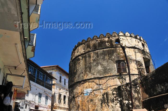 zanzibar26: Stone Town, Zanzibar / Unguja, Tanzania: Old fort - southern wall - Arab fort - Ngome Kongwe - photo by M.Torres - (c) Travel-Images.com - Stock Photography agency - Image Bank