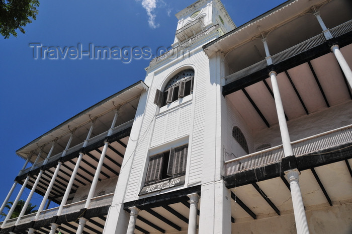 zanzibar27: Stone Town, Zanzibar, Tanzania: House of Wonders - now the Zanzibar National Museum of History and Culture - the first building in Zanzibar to have electric lighting and the first in East Africa to have an elevator  - Mizingani Road - photo by M.Torres - (c) Travel-Images.com - Stock Photography agency - Image Bank