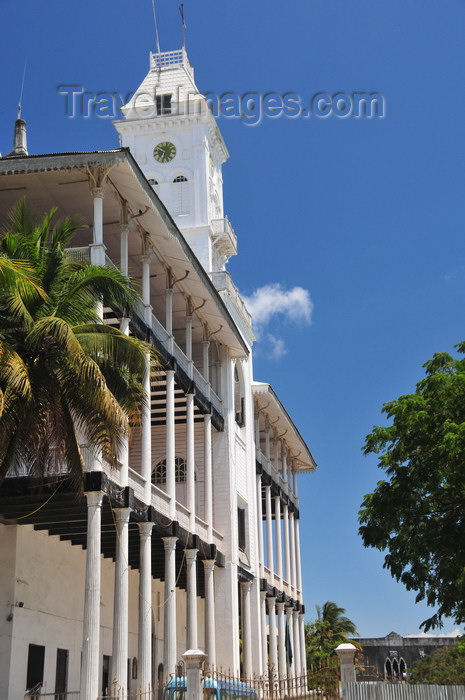 zanzibar33: Stone Town, Zanzibar, Tanzania: façade of the House of Wonders - Beit Al-Ajaib - Mizingani Road - photo by M.Torres - (c) Travel-Images.com - Stock Photography agency - Image Bank