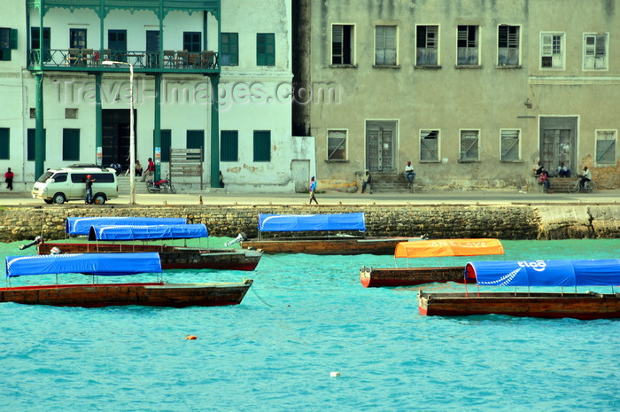 zanzibar43: Stone Town, Zanzibar, Tanzania: covered boats and façades along Mizingani Road - Old Customs house and former Grand Hotel - photo by M.Torres - (c) Travel-Images.com - Stock Photography agency - Image Bank