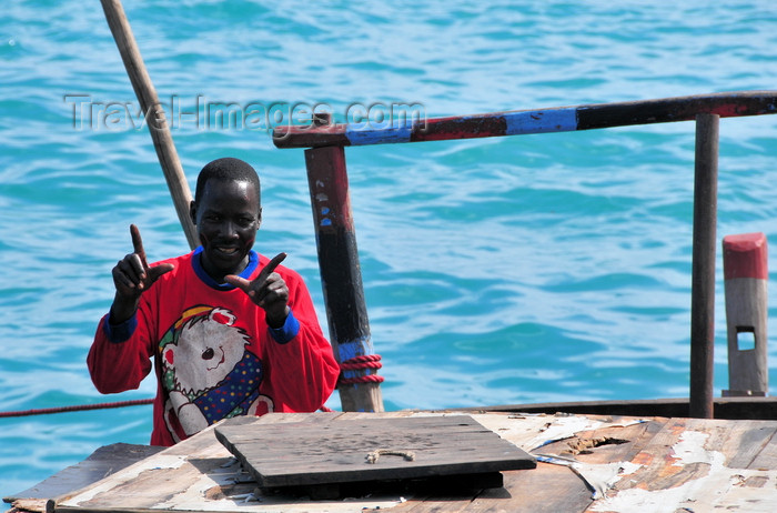 zanzibar49: Stone Town, Zanzibar, Tanzania: a sailor gives his OK - Mizingani Road - photo by M.Torres - (c) Travel-Images.com - Stock Photography agency - Image Bank