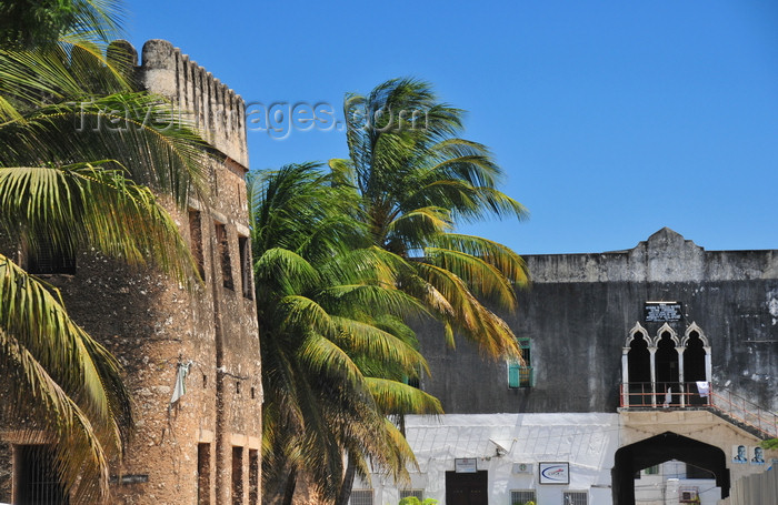 zanzibar54: Stone Town, Zanzibar, Tanzania: Forodhani Orphanage and the Old Fort - Mizingani road - UNESCO world heritage site - photo by M.Torres - (c) Travel-Images.com - Stock Photography agency - Image Bank