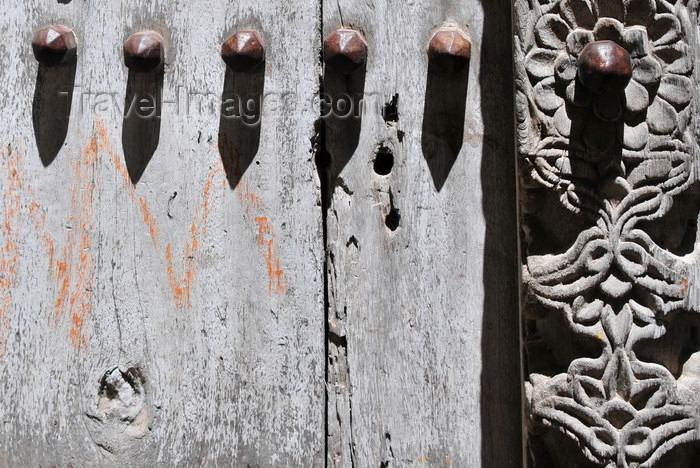 zanzibar56: Stone Town, Zanzibar, Tanzania: detail of a magnificent carved door with large metal spikes - Mizingani Road - photo by M.Torres - (c) Travel-Images.com - Stock Photography agency - Image Bank