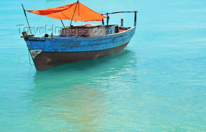 zanzibar59: Stone Town, Zanzibar, Tanzania: moored boat - photo by M.Torres - (c) Travel-Images.com - Stock Photography agency - Image Bank