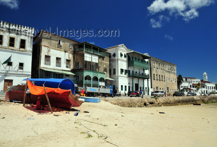 zanzibar64: Stone Town, Zanzibar, Tanzania: beach and old façades - Mizingani Road - photo by M.Torres - (c) Travel-Images.com - Stock Photography agency - Image Bank