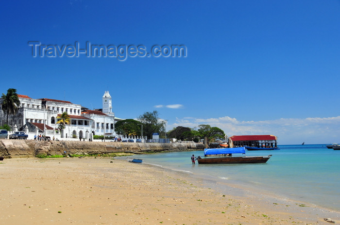 zanzibar67: Stone Town, Zanzibar, Tanzania: Palace Museum and the beach - Mizingani Road - photo by M.Torres - (c) Travel-Images.com - Stock Photography agency - Image Bank