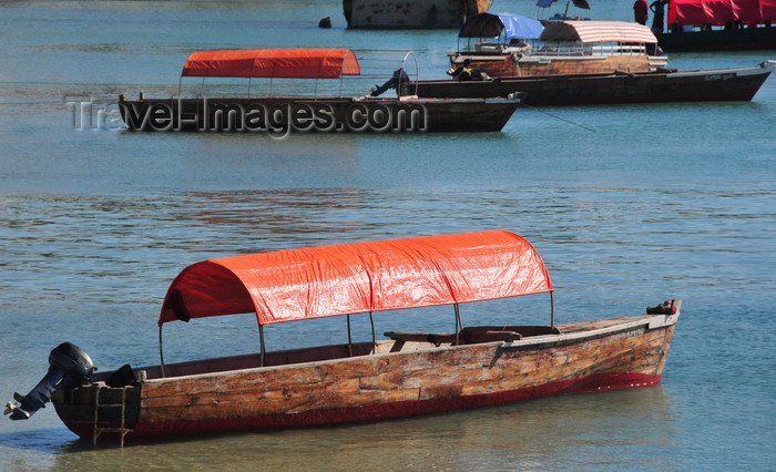 zanzibar70: Stone Town, Zanzibar, Tanzania: boats along Mizingani Road - photo by M.Torres - (c) Travel-Images.com - Stock Photography agency - Image Bank