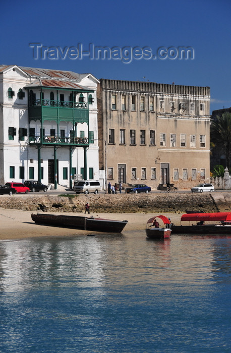 zanzibar74: Stone Town, Zanzibar, Tanzania: Old Customs house and the former Grand Hotel - Mzingani road - photo by M.Torres - (c) Travel-Images.com - Stock Photography agency - Image Bank