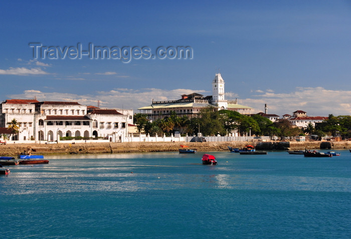 zanzibar75: Stone Town, Zanzibar, Tanzania: Palace Museum and the House of wonders - Mizingani Road - photo by M.Torres - (c) Travel-Images.com - Stock Photography agency - Image Bank