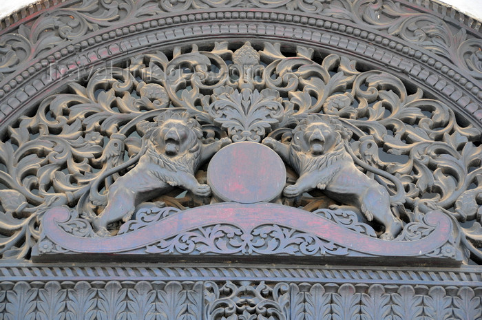 zanzibar8: Stone Town, Zanzibar, Tanzania: lions - intricate carving over the main door - House of Wonders - Beit Al-Ajaib - Mizingani Road - photo by M.Torres - (c) Travel-Images.com - Stock Photography agency - Image Bank