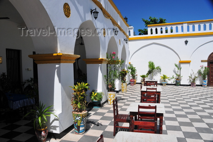 zanzibar83: Stone Town, Zanzibar, Tanzania: al fresco tables and chequered floor - terrace of the Tembo hotel - Shangani - photo by M.Torres - (c) Travel-Images.com - Stock Photography agency - Image Bank