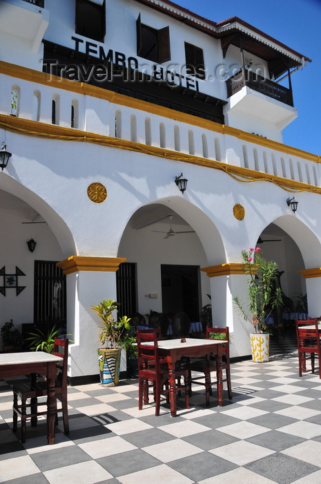 zanzibar84: Stone Town, Zanzibar, Tanzania: porch and tables - Tembo hotel - accommodation in Shangani - photo by M.Torres - (c) Travel-Images.com - Stock Photography agency - Image Bank