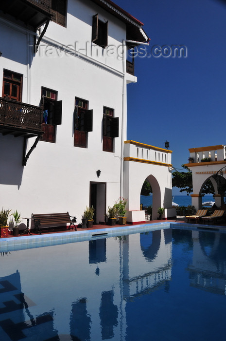 zanzibar85: Stone Town, Zanzibar, Tanzania: pool - Tembo hotel - Shangani - photo by M.Torres - (c) Travel-Images.com - Stock Photography agency - Image Bank