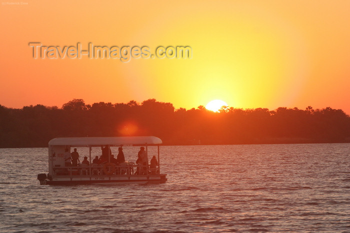 zimbabwe2: Zambesi river, Matabeleland North province, Zimbabwe: river tour at sunset - photo by R.Eime - (c) Travel-Images.com - Stock Photography agency - Image Bank