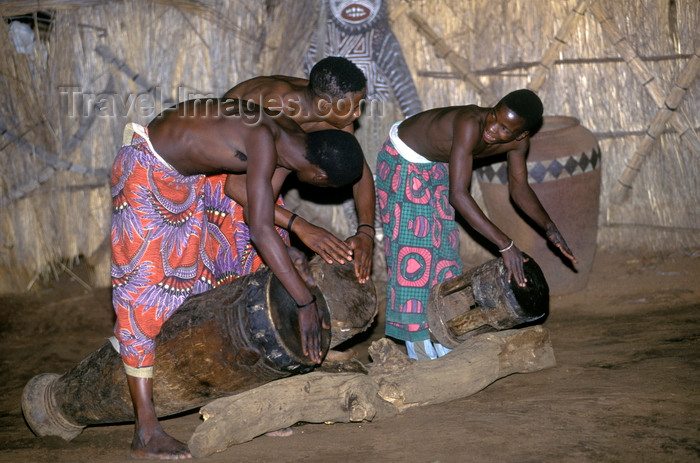 zimbabwe29: Matabeleland North province, Zimbabwe: drummers from the Shana Tribe provide the rhythms for ancient dances - photo by C.Lovell - (c) Travel-Images.com - Stock Photography agency - Image Bank