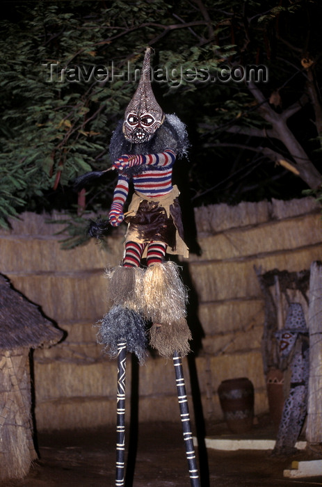 zimbabwe32: Victoria Falls - Mosi-oa-tunya, Matabeleland North province, Zimbabwe: striped Shana tribal dancer on stilts, part of a native drama - photo by C.Lovell - (c) Travel-Images.com - Stock Photography agency - Image Bank