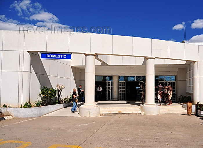 zimbabwe54: Victoria Falls, Matabeleland North, Zimbabwe: Victoria Falls Airport - the terminal - domestic flights entrance - photo by M.Torres - (c) Travel-Images.com - Stock Photography agency - Image Bank