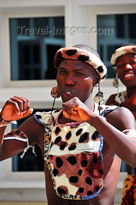 zimbabwe55: Victoria Falls, Matabeleland North, Zimbabwe: war dance in front of Victoria Falls Airport - zuku warrior - photo by M.Torres - (c) Travel-Images.com - Stock Photography agency - Image Bank