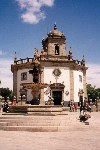 Portugal - Barcelos: Porta Nova square - fountain and Church of Bom Jesus da Cruz / Largo da Porta Nova fonte e igreja do Bom Jesus da Cruz - photo by M.Durruti