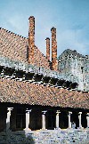Portugal - Guimares: pao dos Duques de Bragana - chamins de tijolo  - Palace of the dukes of Bragana - chimneys - photo by M.Durruti