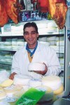 Torre (conclho da Covilha): queijo da Serra  e presuntos, com um sorriso / serra cheese with a smile - photo by M.Durruti