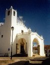 Portugal - Alentejo - Vimieiro (Arraiolos): alpendre - Igreja do esprito Santo / church porch - photo by M.Durruti