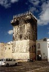Portugal - Alentejo - Estremoz: torre de menagem - torre das trs coroas / the tower of the tree crowns - photo by M.Durruti