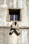 Portugal - Alentejo - voramonte: castle - window with lace - manueline stonework / janela com lao Manuelino - photo by M.Durruti