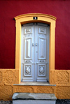 Portugal - Algarve - Moncarapacho (Olho): door on a red faade - porta deuma casa vermelha - photo by M.Durruti