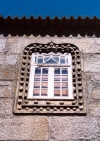 Linhares da Beira: janela com decorao / decorated window - photo by M.Durruti