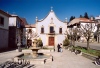 Portugal - Gouveia: small square - Santa Casa da Mesericrdia  - photo by M.Durruti