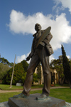 Portugal - Caldas da Rainha: Jos Malhoa statue - esttua de Jos Malhoa - photo by M.Durruti