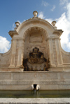 Portugal - Caldas da Rainha: fountain - chafariz das Cinco Bicas - photo by M.Durruti