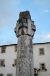 bidos, Portugal: column - a touch of Estado Novo - coluna - photo by M.Durruti