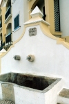 Portugal - Praia das Mas: fountain / fontanrio pblico - photo by M.Durruti