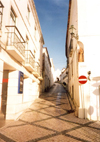 Portugal - Ribatejo - Torres-Novas: calada / Torres-Novas: cobbled street - photo by M.Durruti