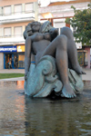 Portugal - Montijo: nymph in a fountain - ninfa numa fonte - Praa da Repblica - photo by M.Durruti