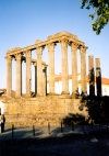 Portugal - Alentejo - vora: templo Romano de Diana - o que resta da Acropole de Liberalitas Julia - photo by M.Durruti