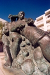 Portugal - Costa da Caparica (Concelho de Almada): Monumento ao Pescador - Av. 25 de Abril - Rua Gil Eanes / Fishermens monument - sculptor: mestre Jorge P Curto - photo by M.Durruti