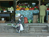 Russia - Udmurtia - Izhevsk: market - photo by P.Artus