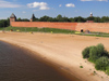 Russia - Velikiy Novgorod: beach on the Volkhov river and the Kremlin walls - photo by J.Kaman