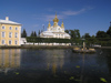 Russia - Petrodvorets: Grand Palace - pond - photo by J.Kaman